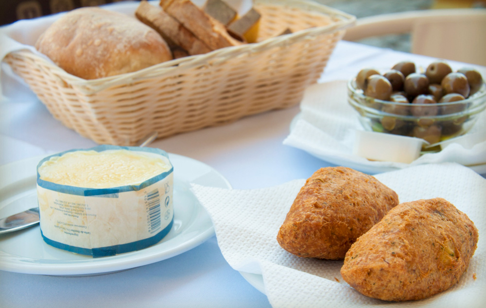 Couvert, free food in Portugal that isn't free