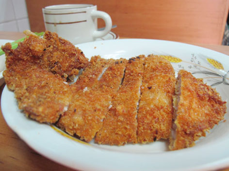 Crispy pork chop at Pui Kei in Macau