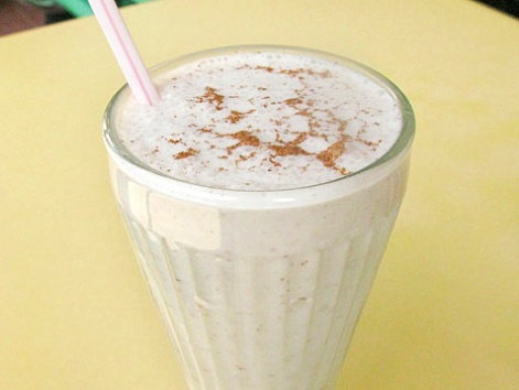 A tall glass of avena from Bakery San Gil in Colombia.